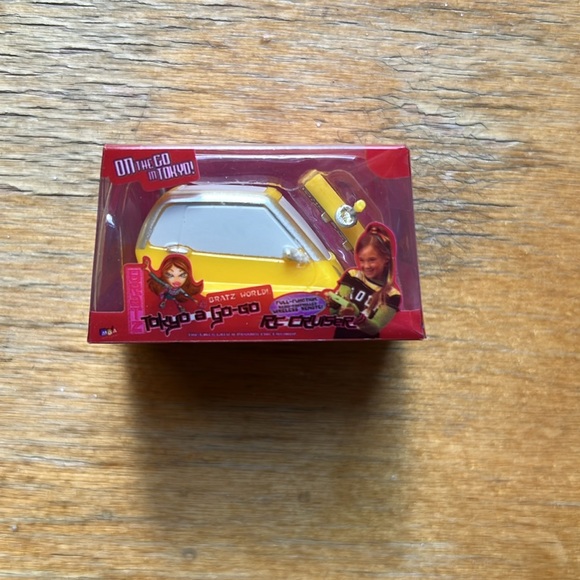 MINI BRATZ BUNDLE! Tokyo a Go Go Cloe, Jade, and Cruiser - Picture 6 of 8